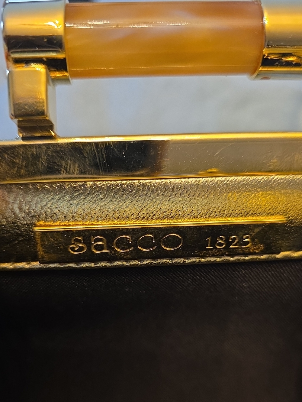Sacco 1823 Gold Frame Clutch with Chain Like New - Picture 5 of 8